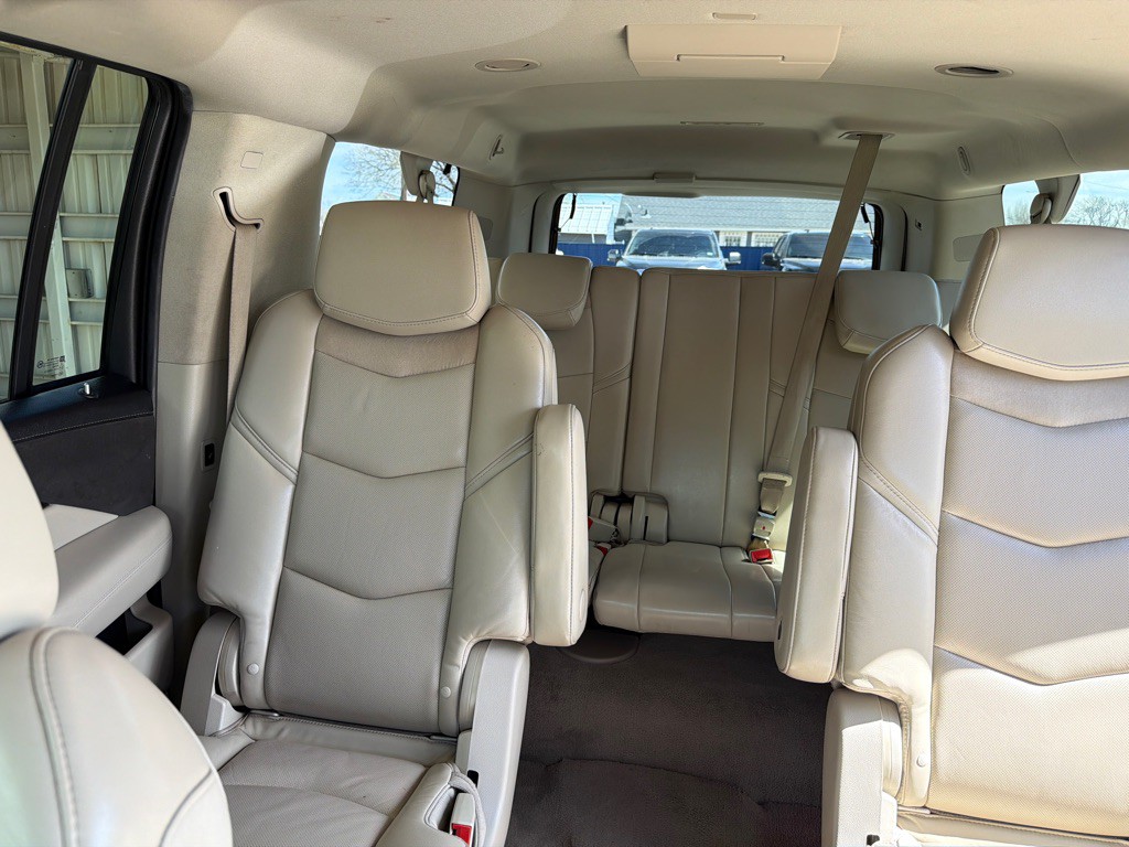 2018 Cadillac Escalade Image 16