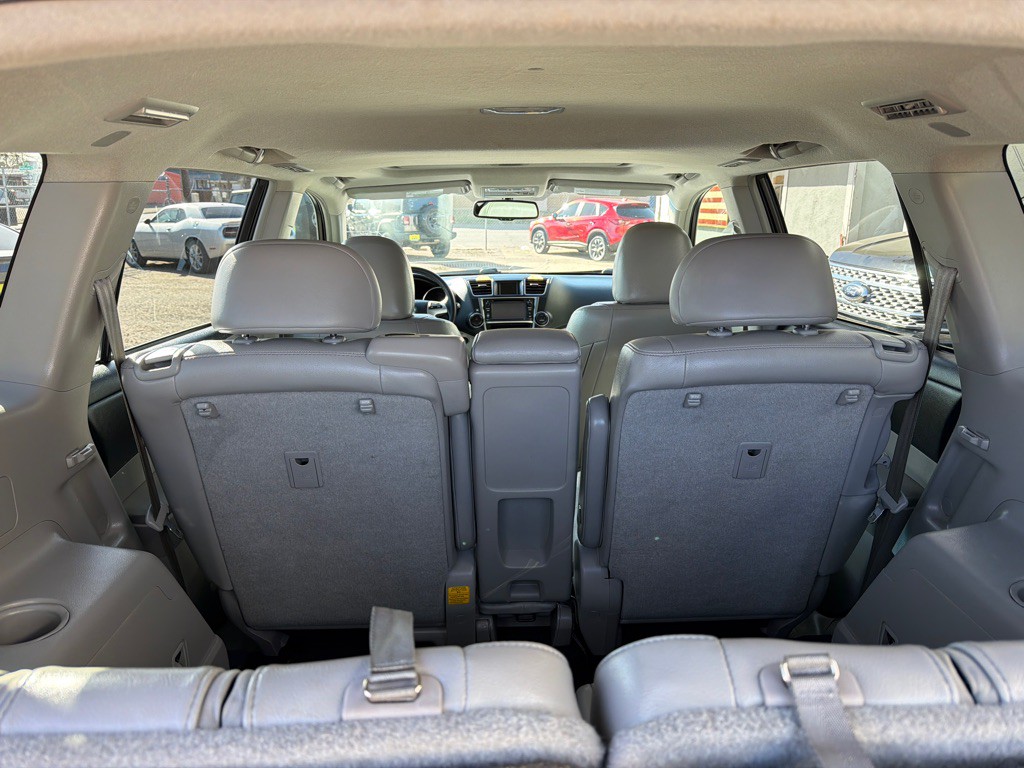 2013 Toyota Highlander Image 9
