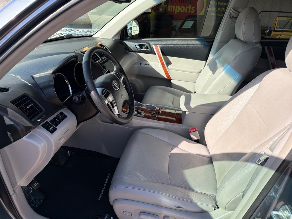 2013 Toyota Highlander Image 11