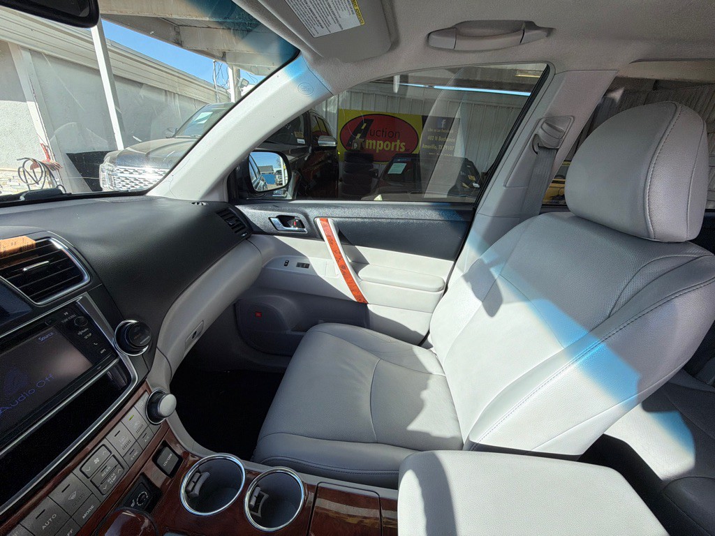 2013 Toyota Highlander Image 14