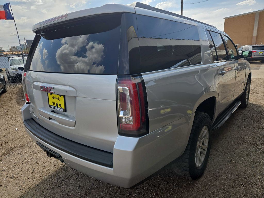 2017 GMC Yukon Image 2