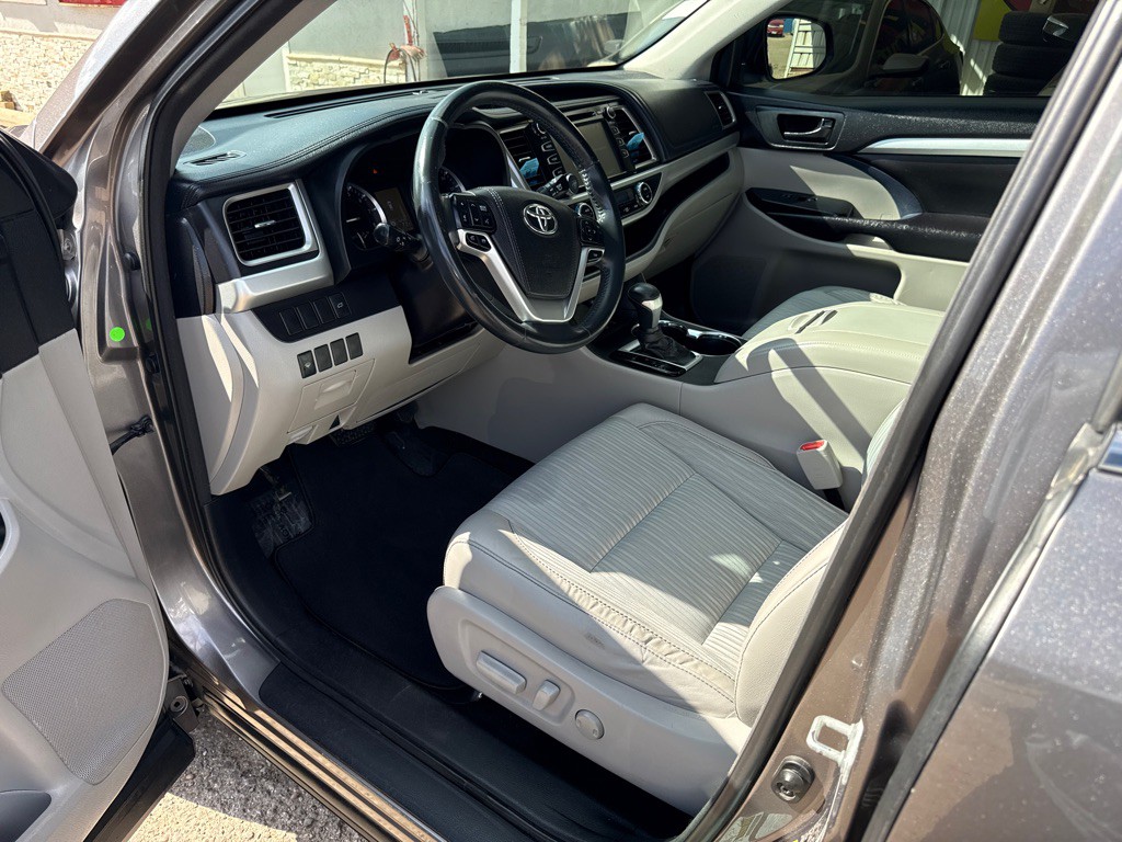 2016 Toyota Highlander Image 8