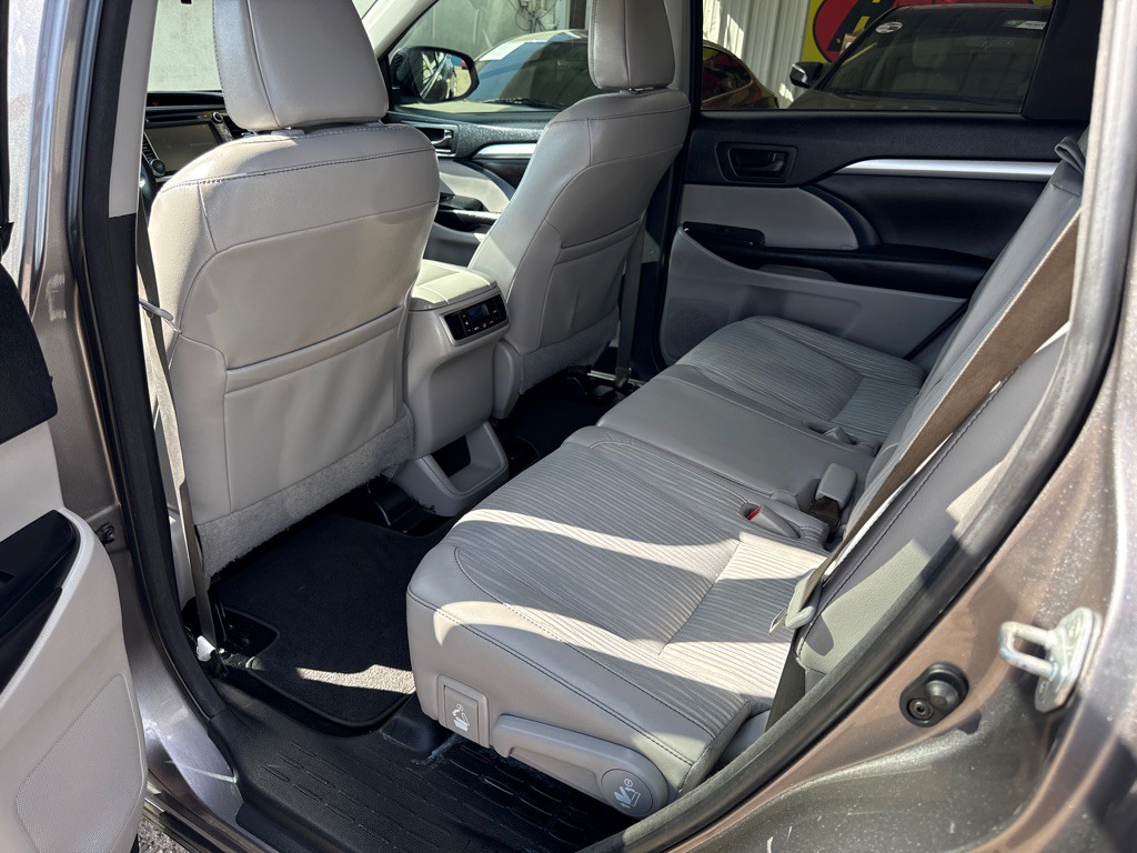 2016 Toyota Highlander Image 9