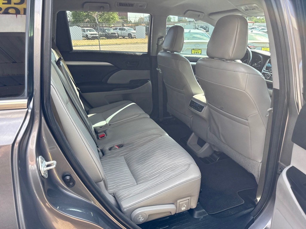 2016 Toyota Highlander Image 11