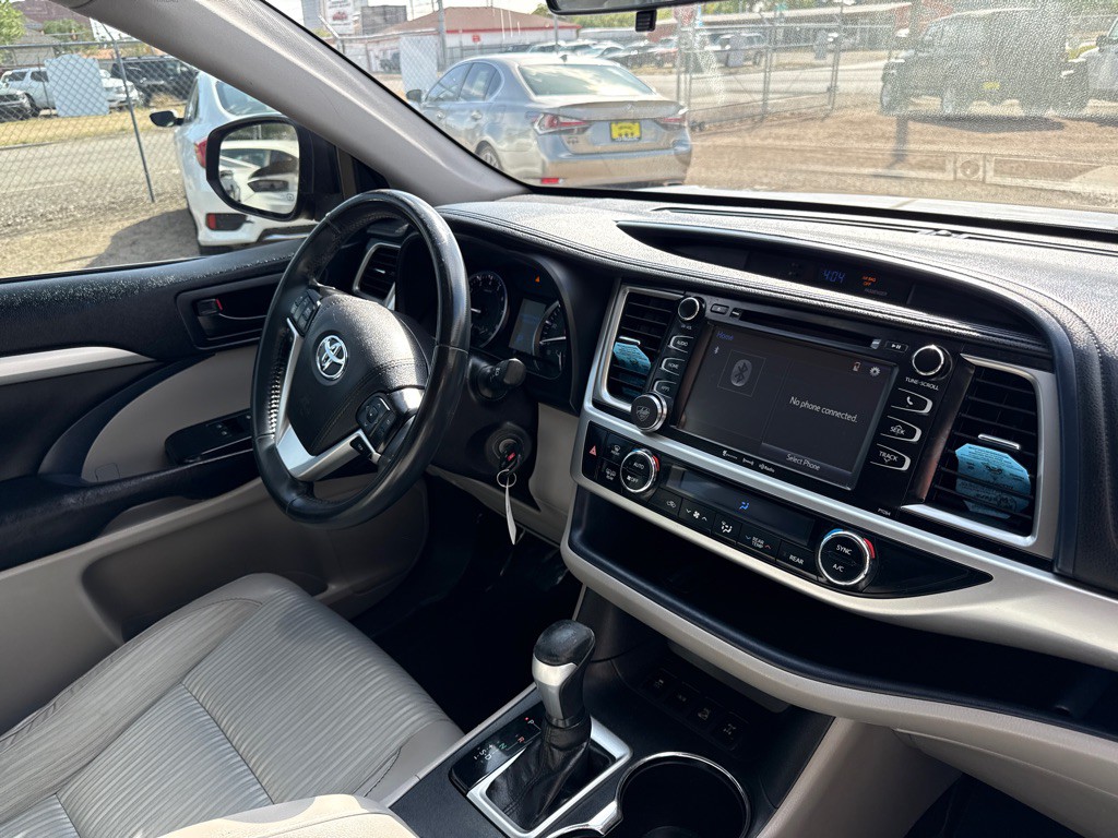 2016 Toyota Highlander Image 13