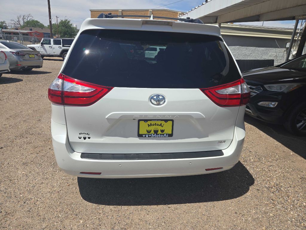 2018 Toyota Sienna Image 3