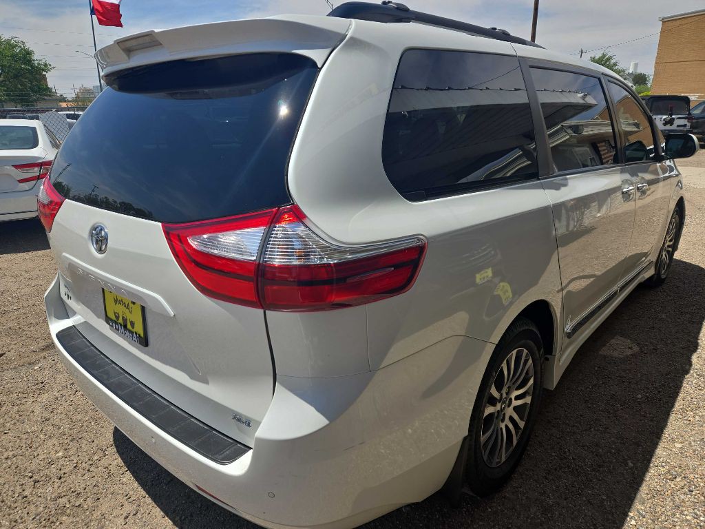 2018 Toyota Sienna Image 4