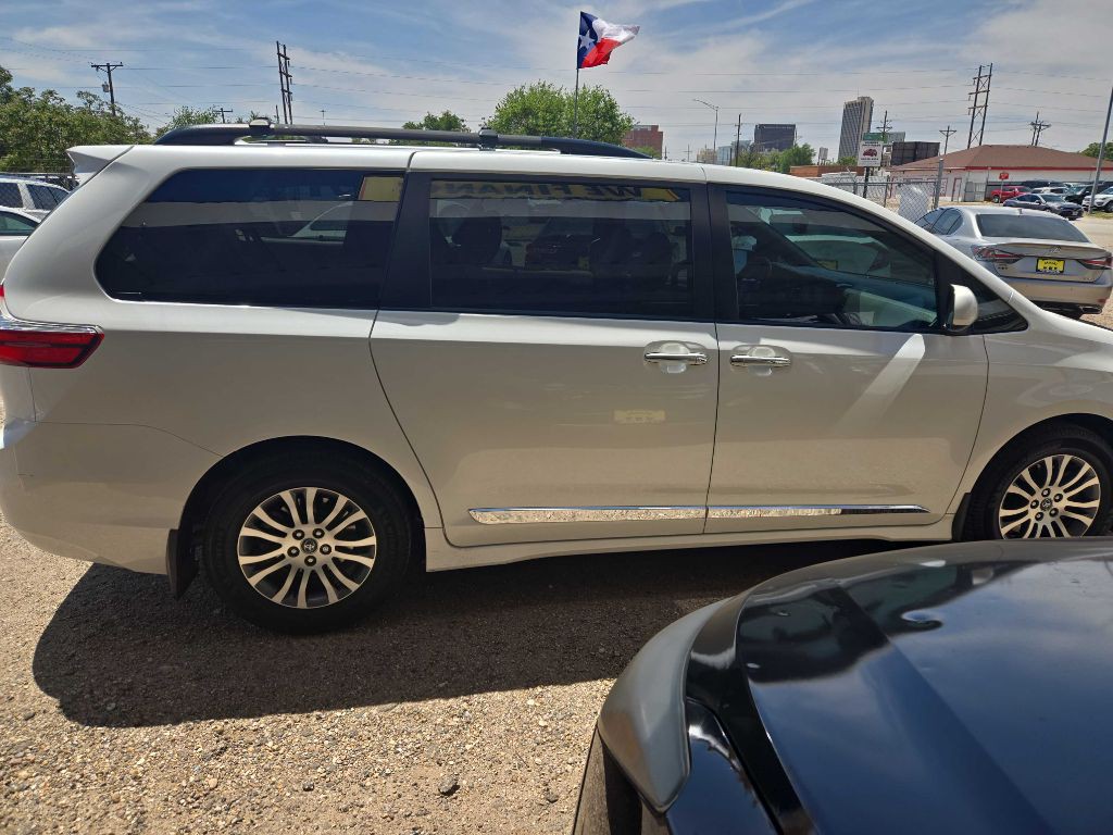 2018 Toyota Sienna Image 5