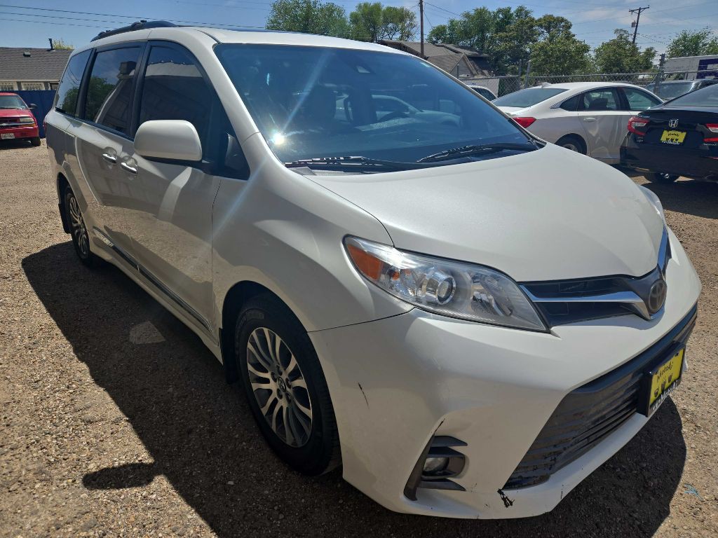 2018 Toyota Sienna Image 6
