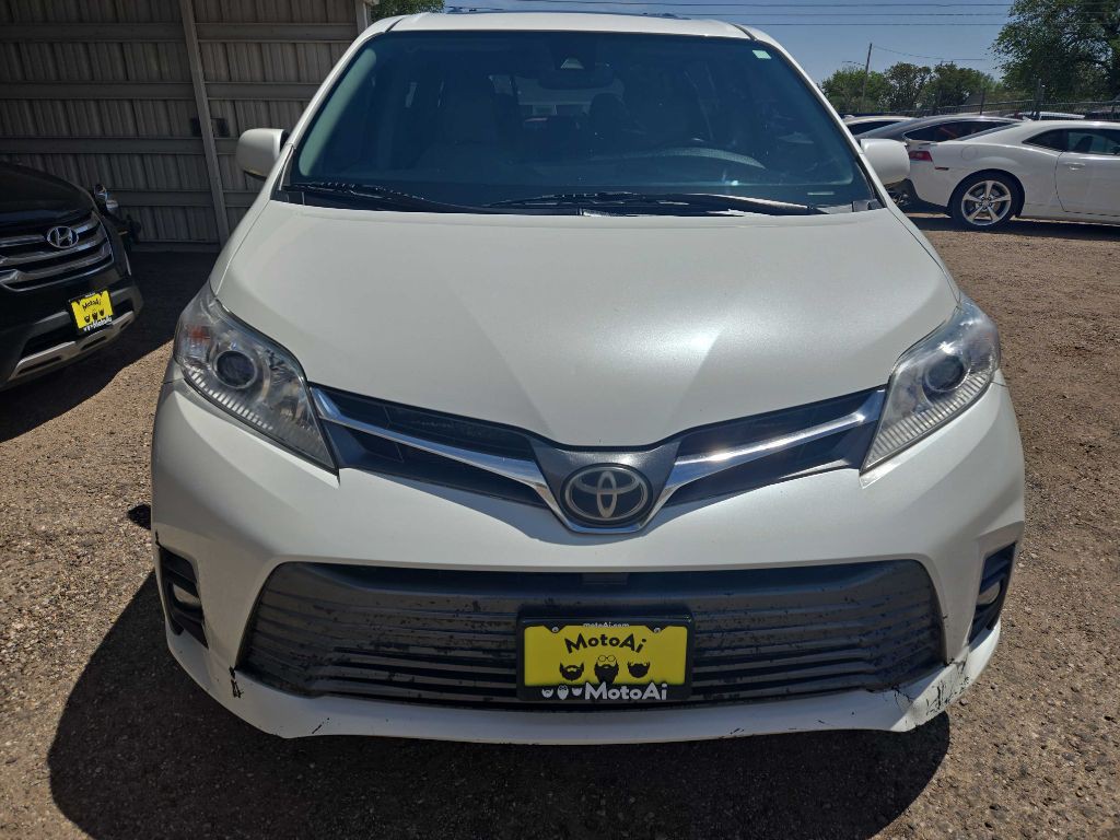 2018 Toyota Sienna Image 7