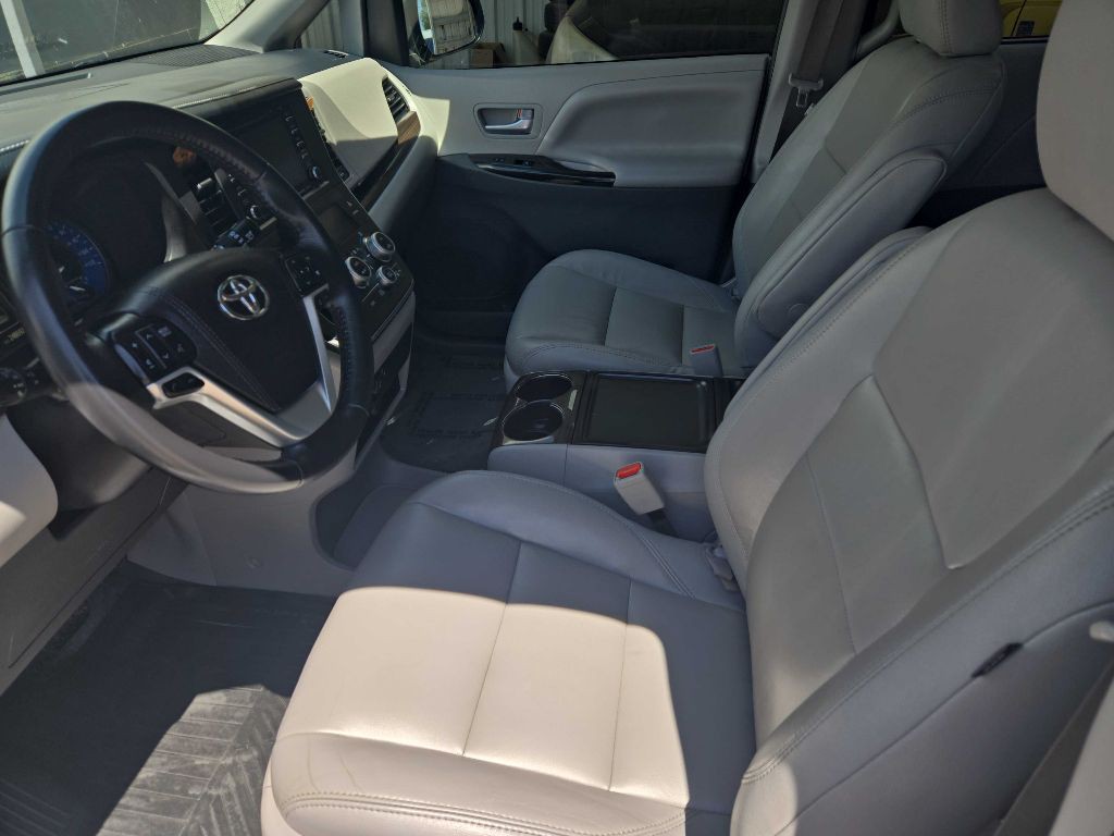 2018 Toyota Sienna Image 9