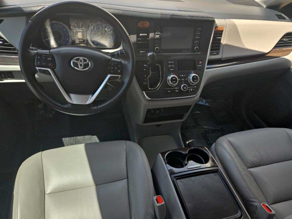 2018 Toyota Sienna Image 13