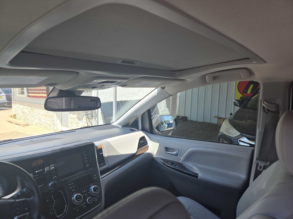 2018 Toyota Sienna Image 14