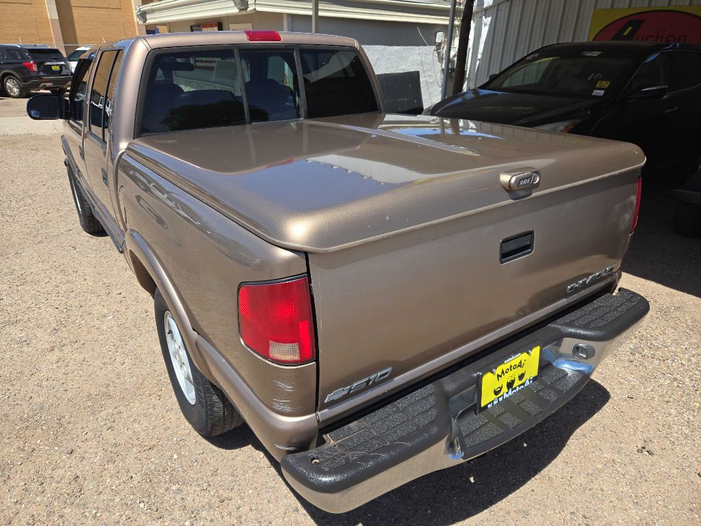 2002 Chevrolet S10 Image 2