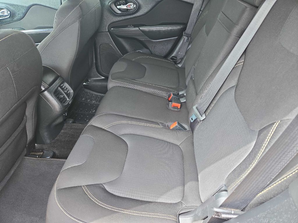2015 Jeep Cherokee Image 11