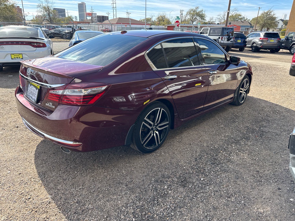 2017 Honda Accord Image 16