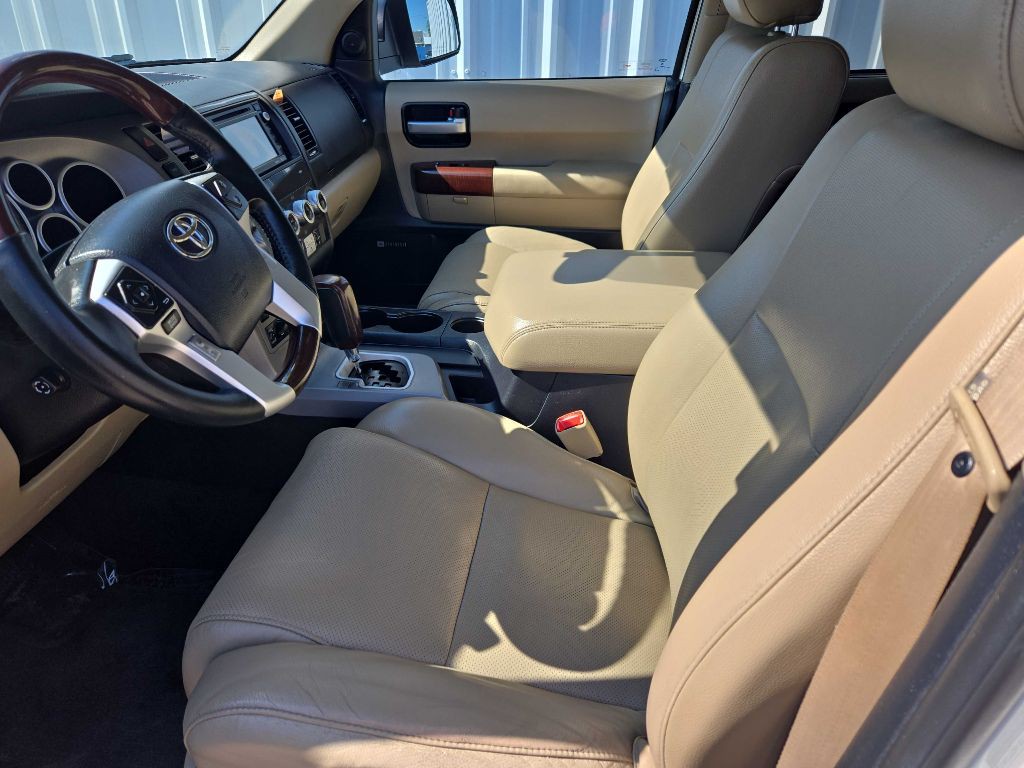 2014 Toyota Sequoia Image 8