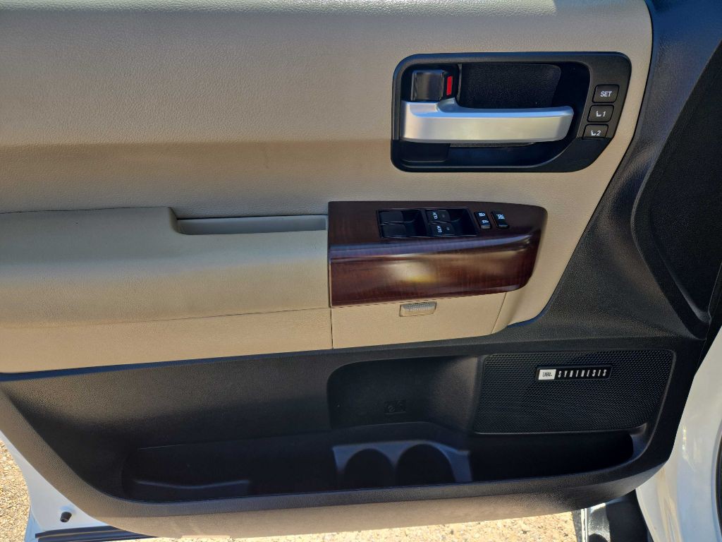 2014 Toyota Sequoia Image 10