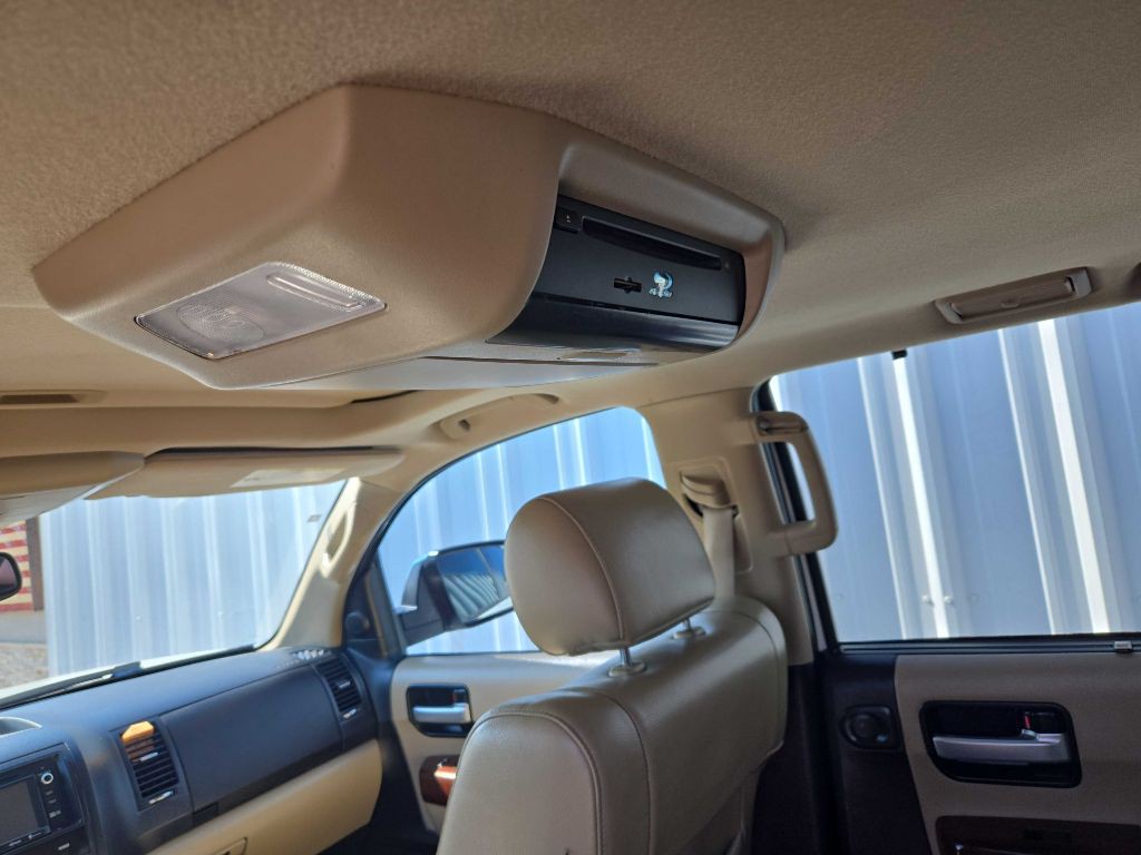 2014 Toyota Sequoia Image 15