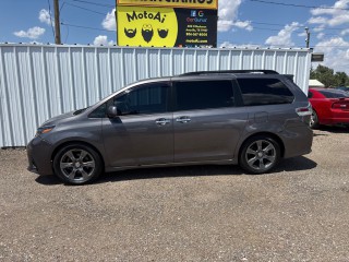 Image for 2017 Toyota Sienna SE ID: 7501562