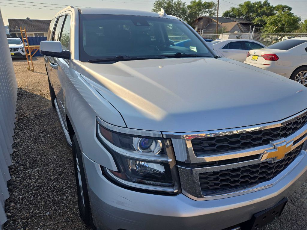 2017 Chevrolet Suburban Image 5