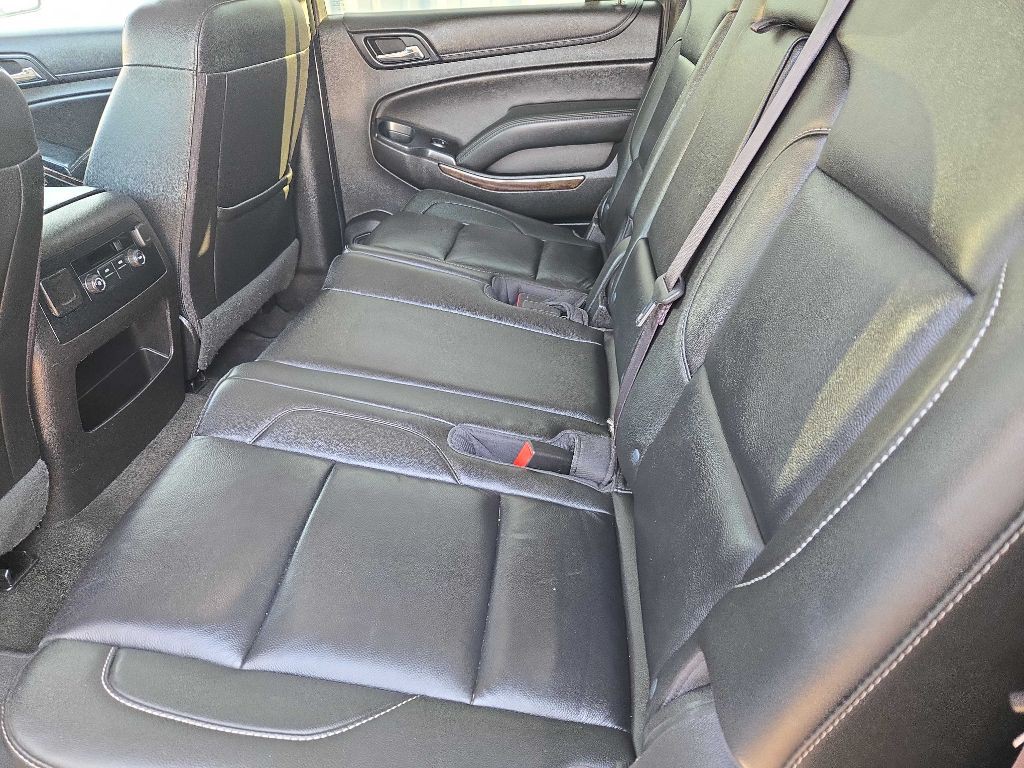 2017 Chevrolet Suburban Image 12