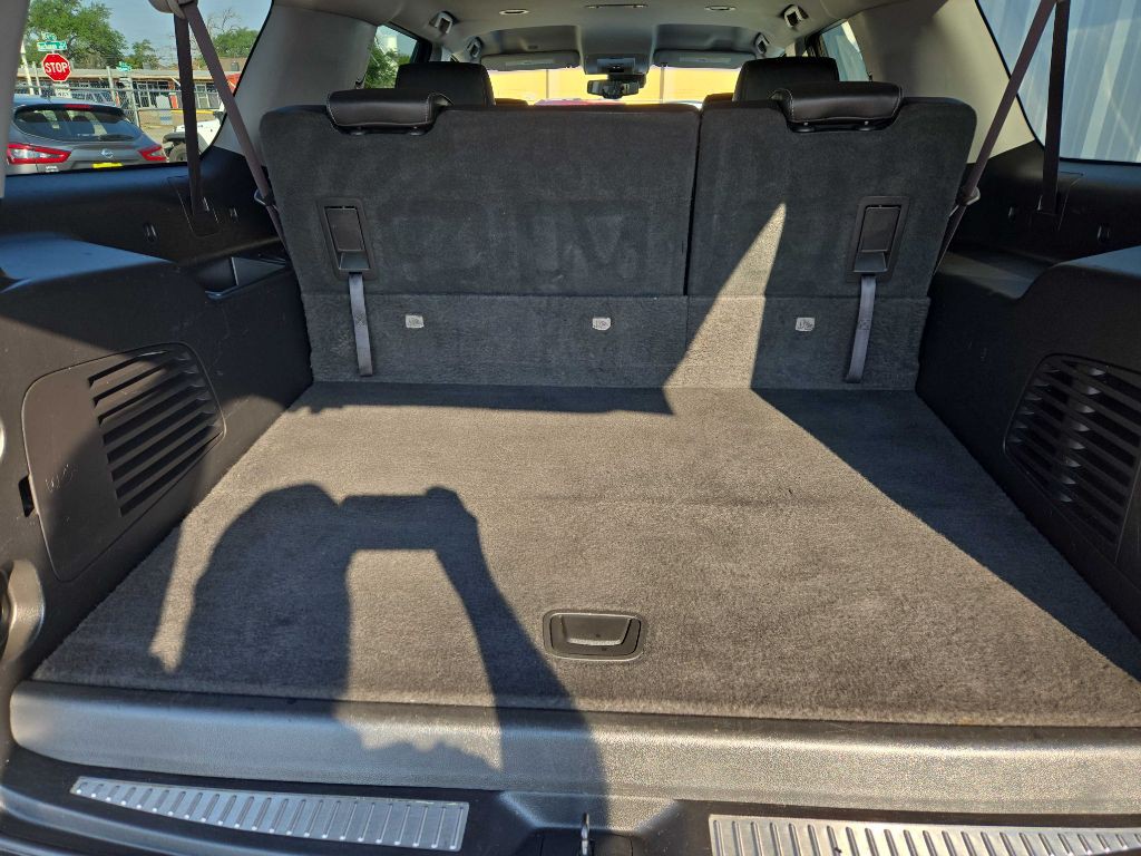 2017 Chevrolet Suburban Image 14