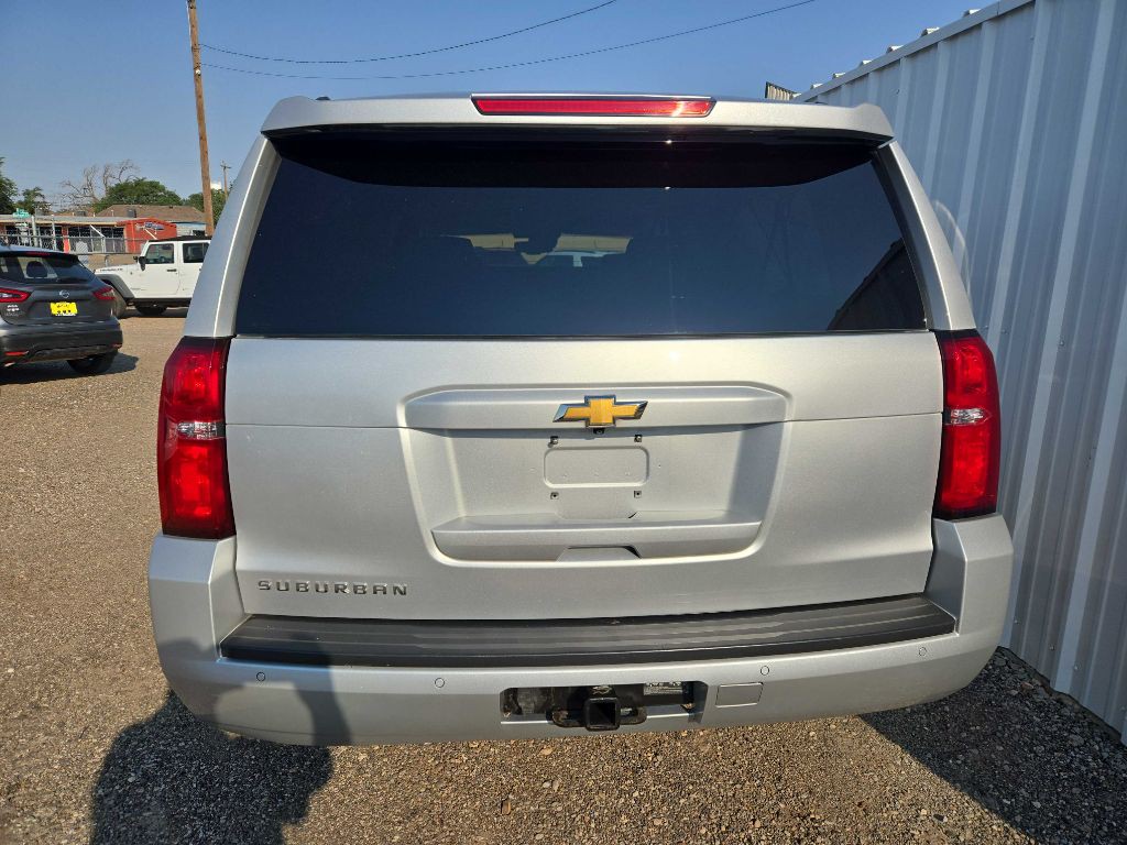 2017 Chevrolet Suburban Image 3