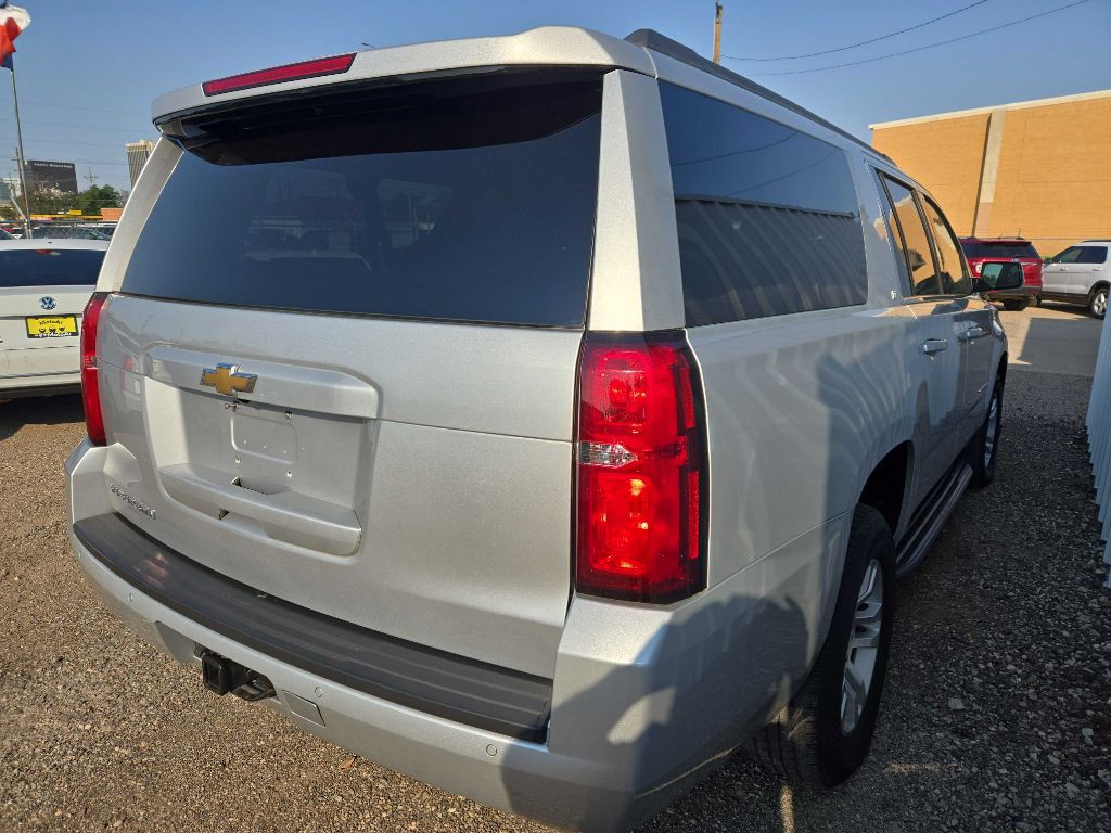 2017 Chevrolet Suburban Image 4