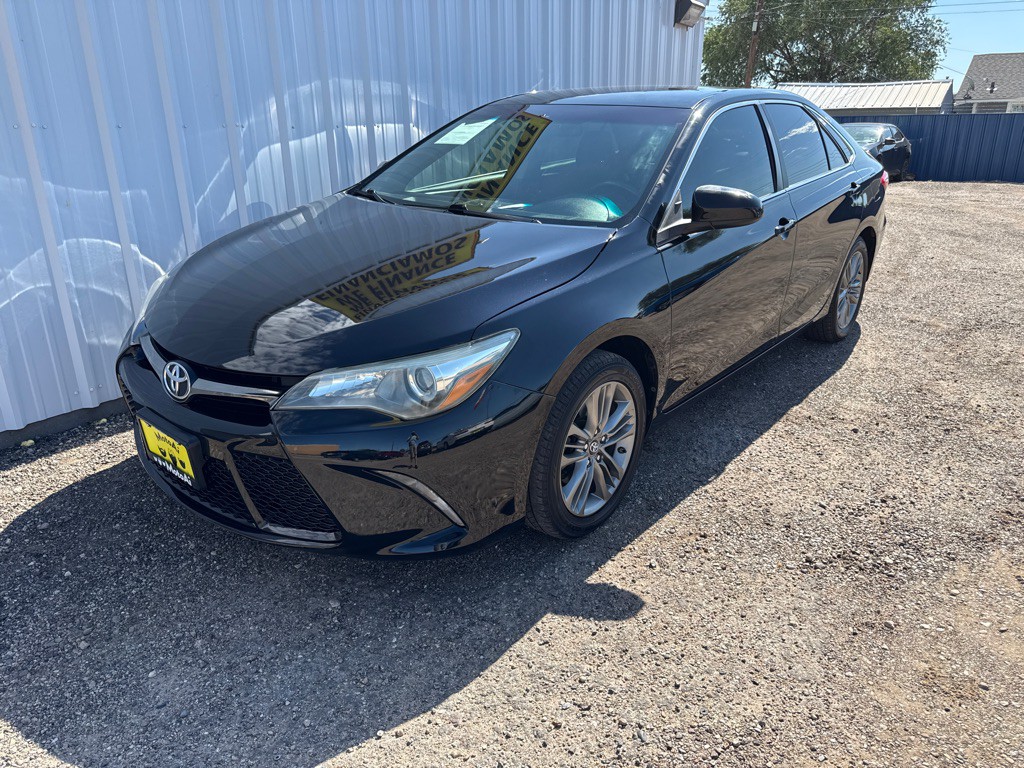 2017 Toyota Camry Image 2