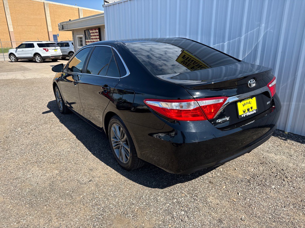 2017 Toyota Camry Image 5