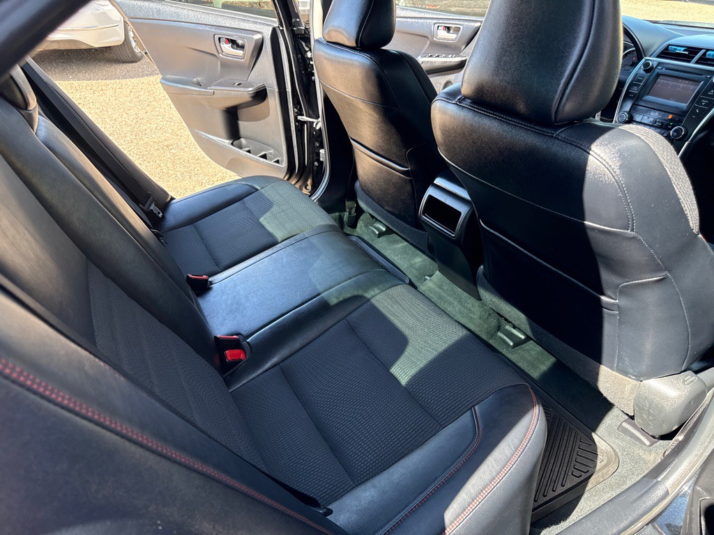 2017 Toyota Camry Image 10