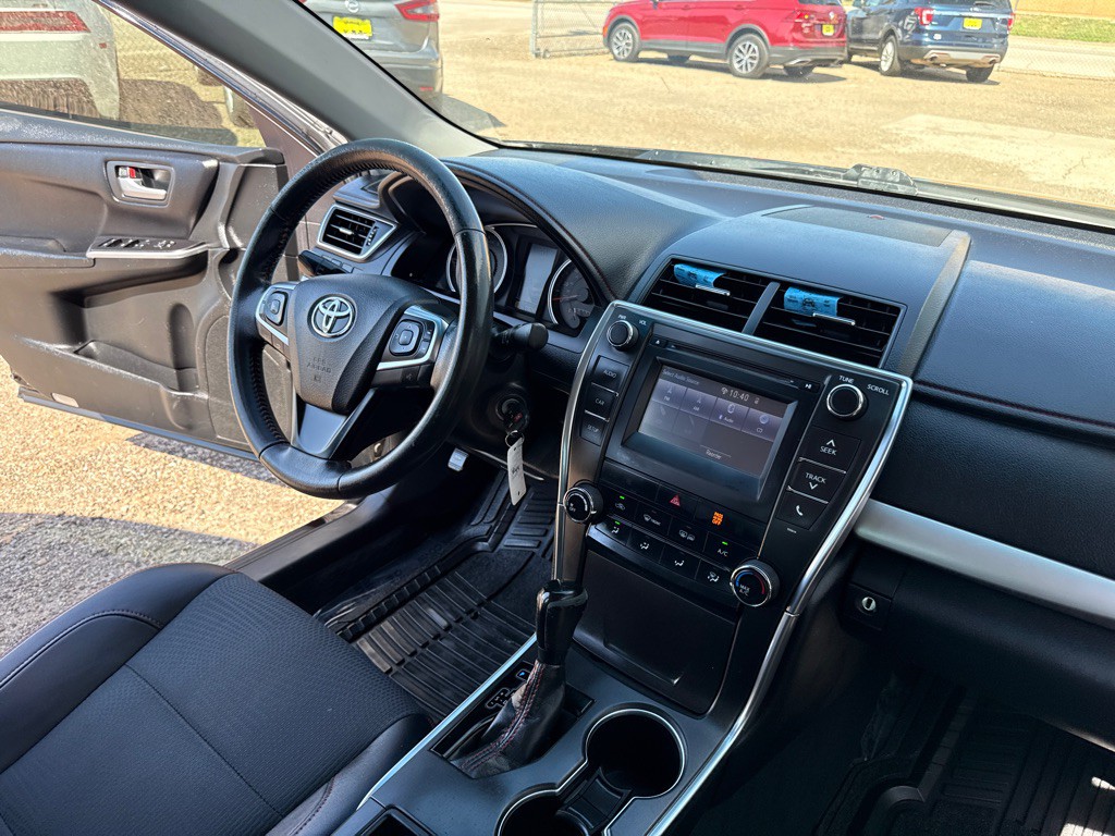2017 Toyota Camry Image 12