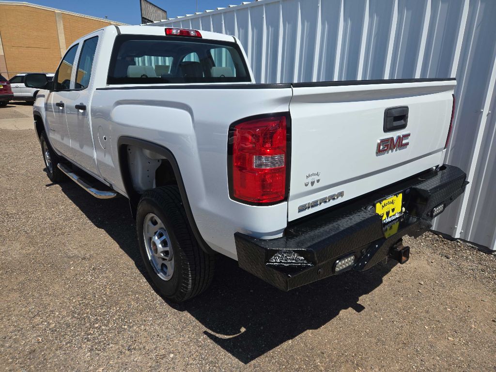 2017 GMC Sierra Image 2