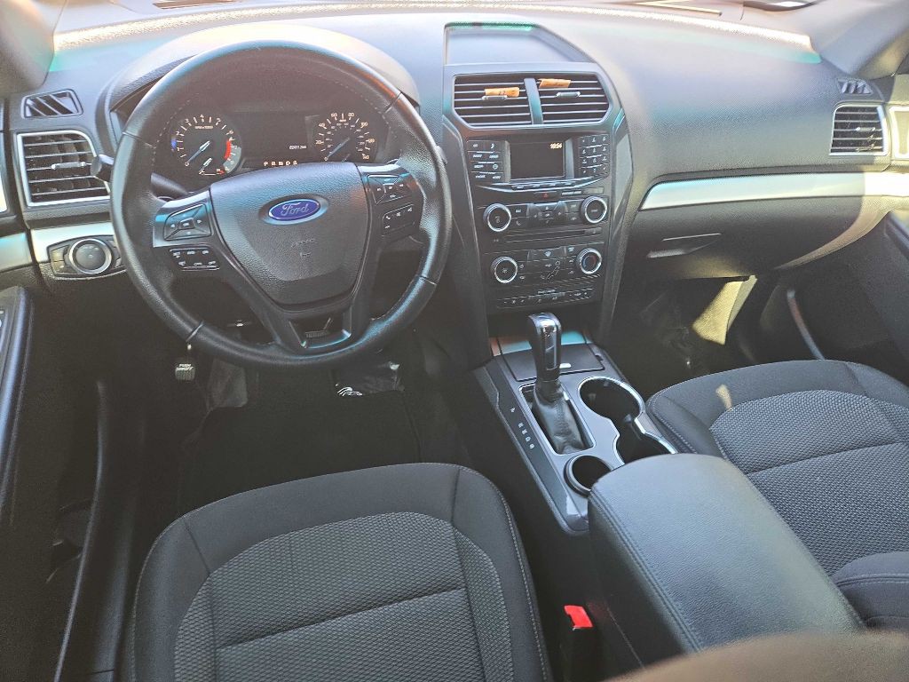2017 Ford Explorer Image 8