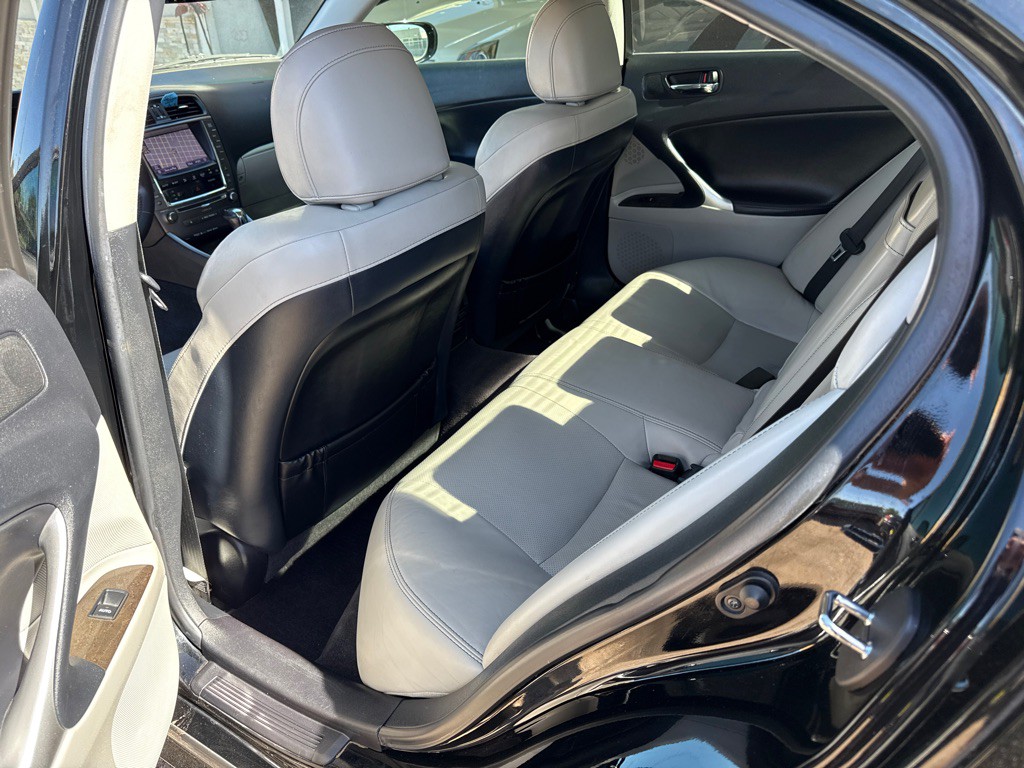 2013 Lexus IS Image 10