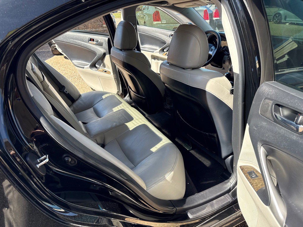 2013 Lexus IS Image 11