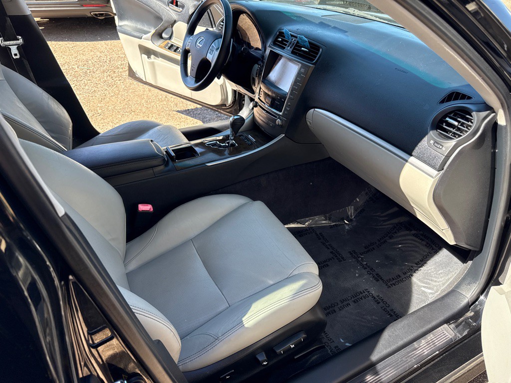 2013 Lexus IS Image 12