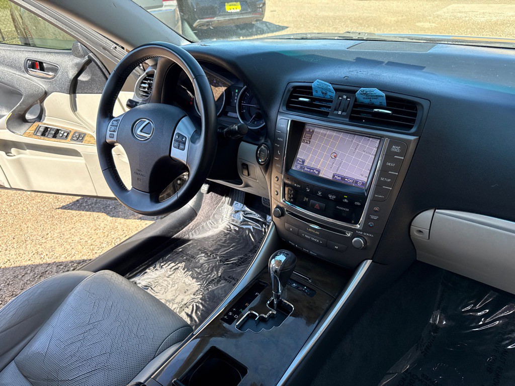2013 Lexus IS Image 13