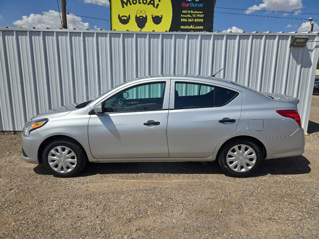 2019 Nissan Versa Image 1