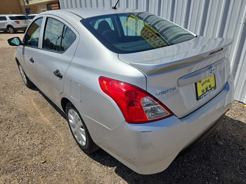 2019 Nissan Versa Image 2