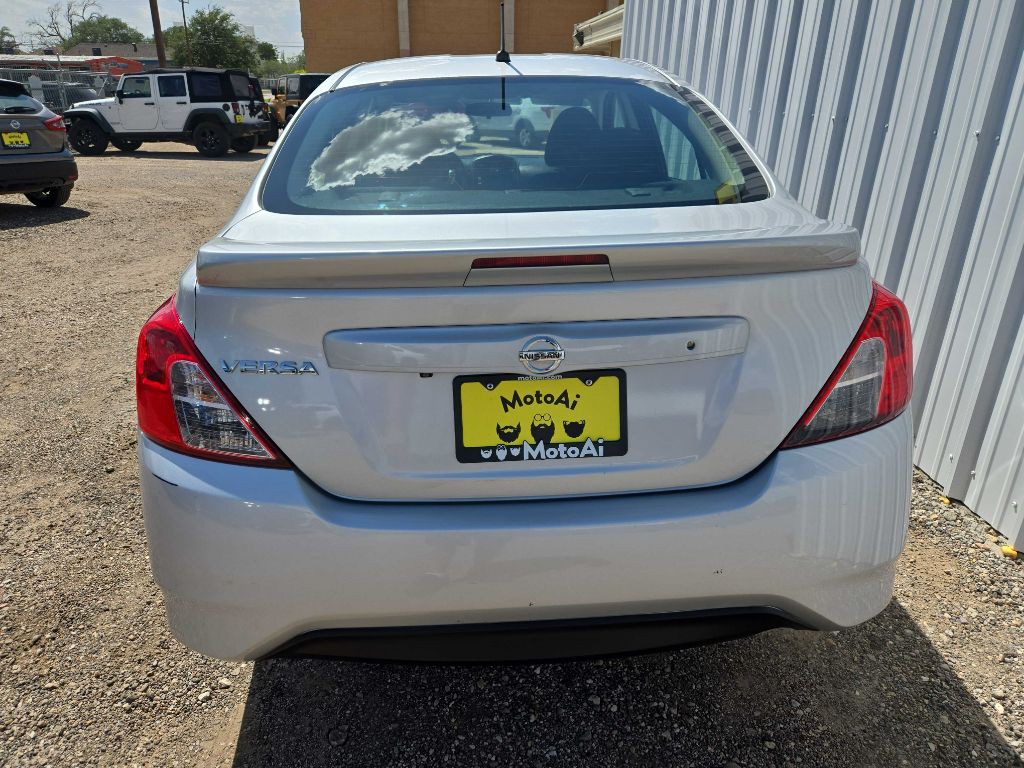 2019 Nissan Versa Image 3