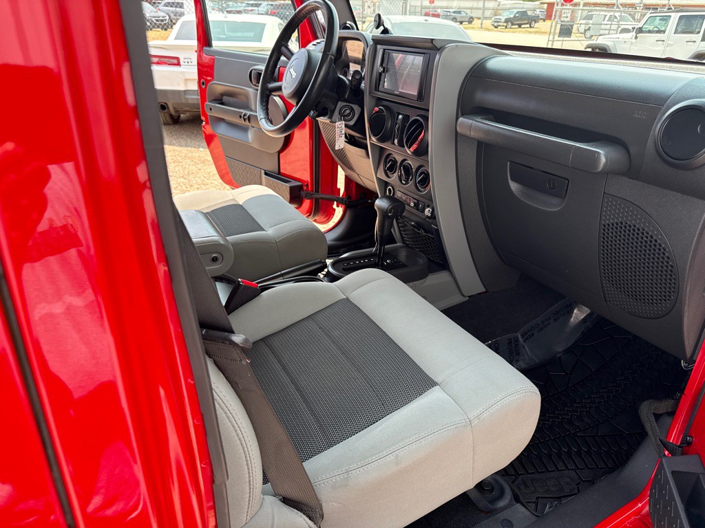 2010 Jeep Wrangler Unlimited Image 12