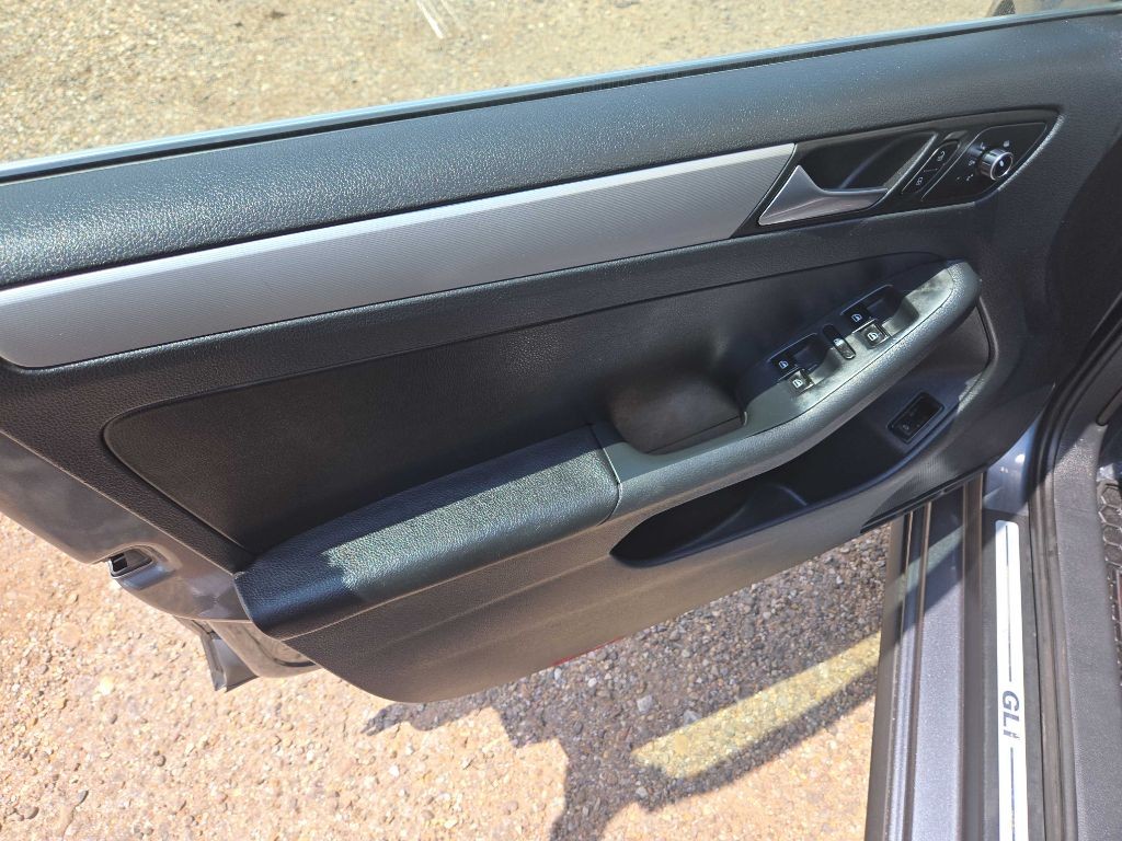 2012 Volkswagen Jetta Image 11