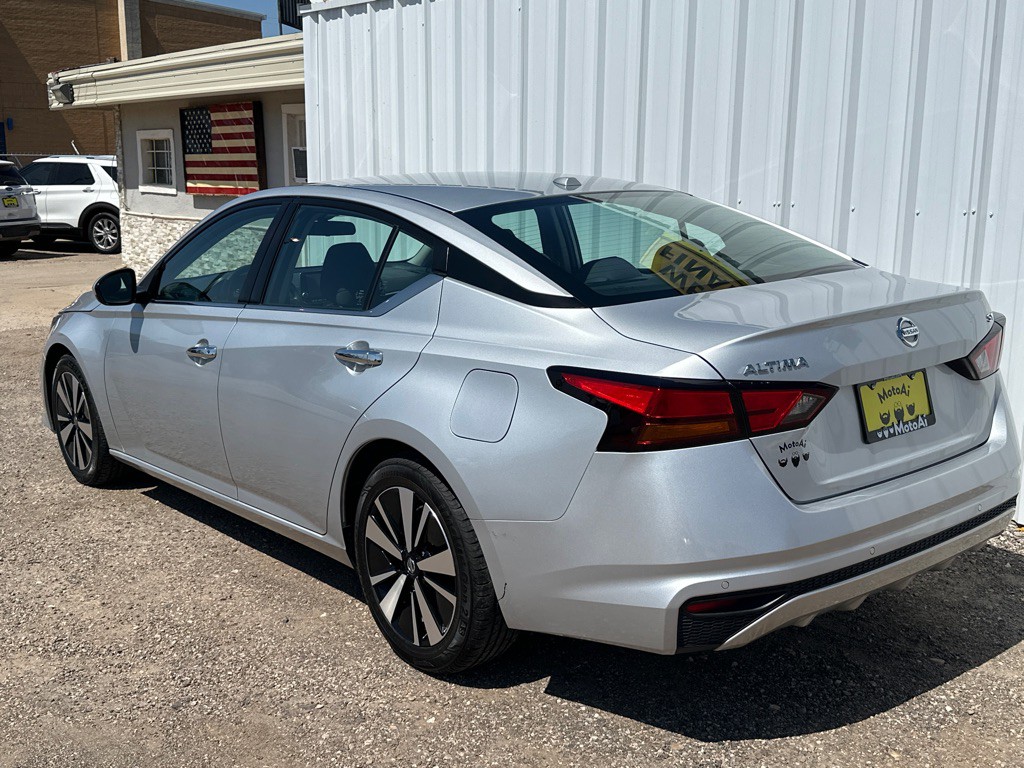 2022 Nissan Altima Image 2