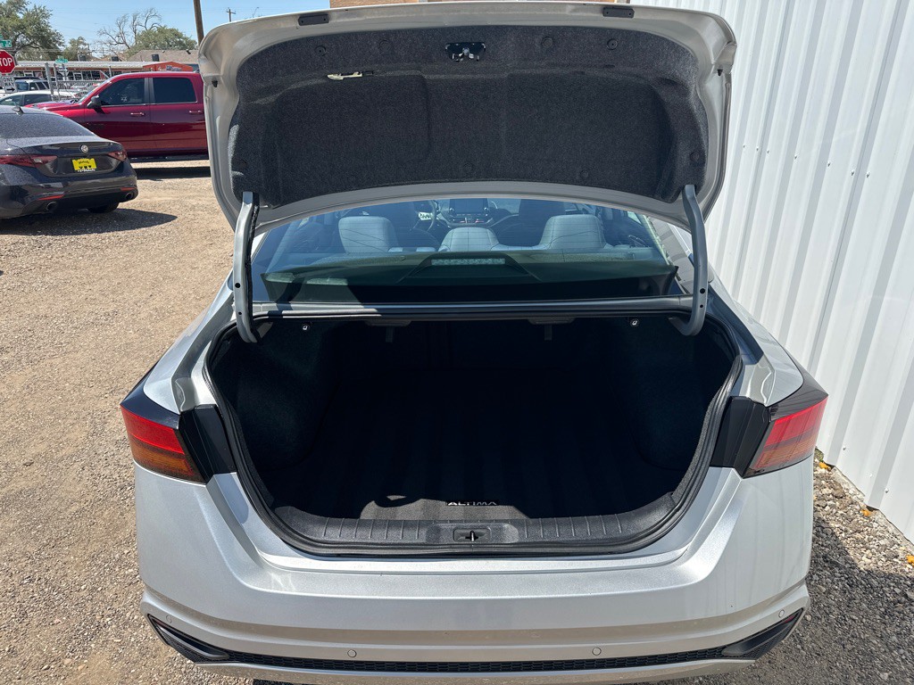 2022 Nissan Altima Image 4