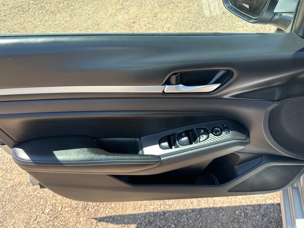 2022 Nissan Altima Image 10