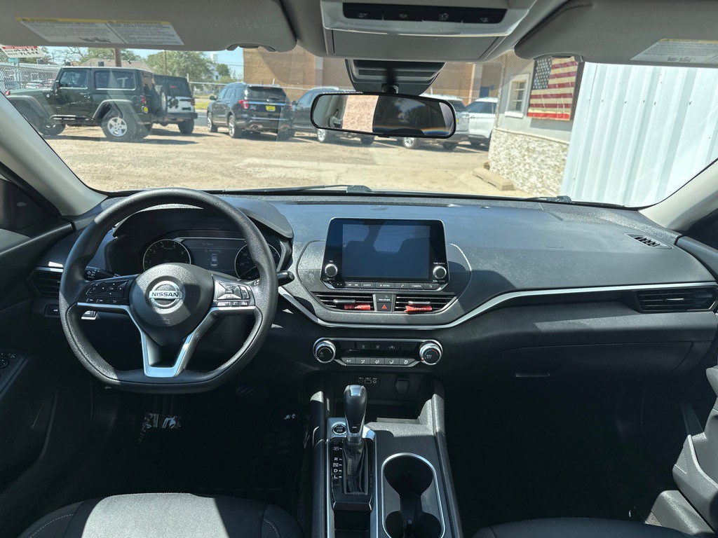2022 Nissan Altima Image 13