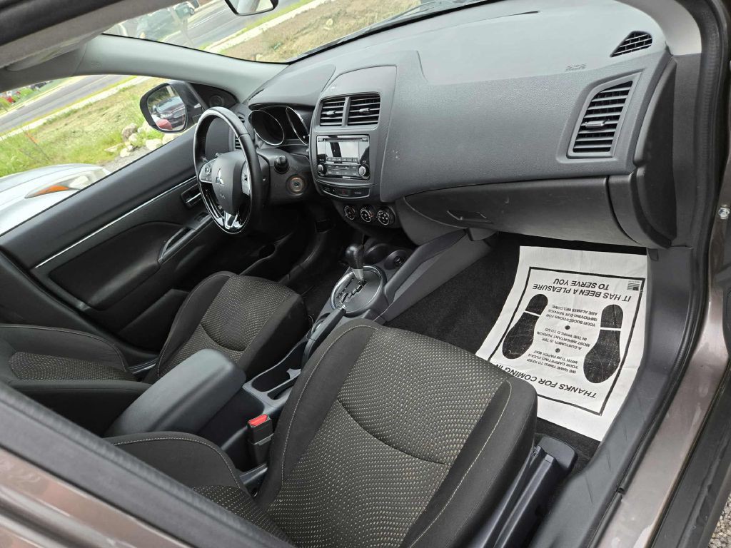 2016 Mitsubishi Outlander Image 6