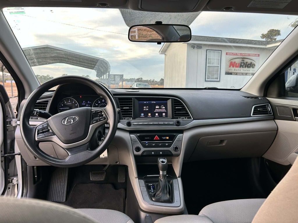 2017 Hyundai Elantra Image 6